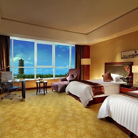 Jurong Yukun New Century Hotel Jiangsu Ruang foto